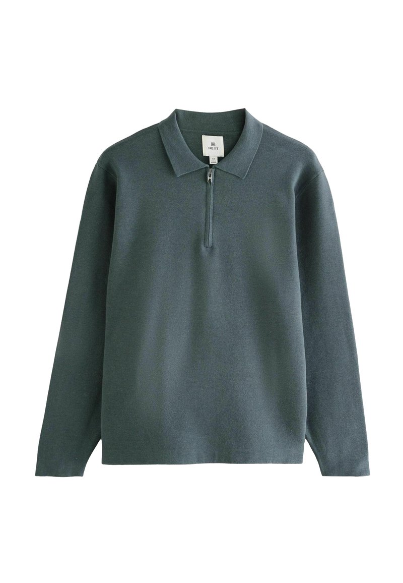 Suéter de un verde oscuro con cuello tipo polo y cierre de media cremallera. Fabricado con un tejido suave, cuenta con mangas largas y un corte relajado.