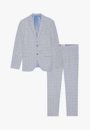 Hellblaues Anzugset mit einem karierten Muster, bestehend aus einem Sakko mit Reverskragen und passenden Hosen. Enthält zwei Seitentaschen und zwei Knöpfe.