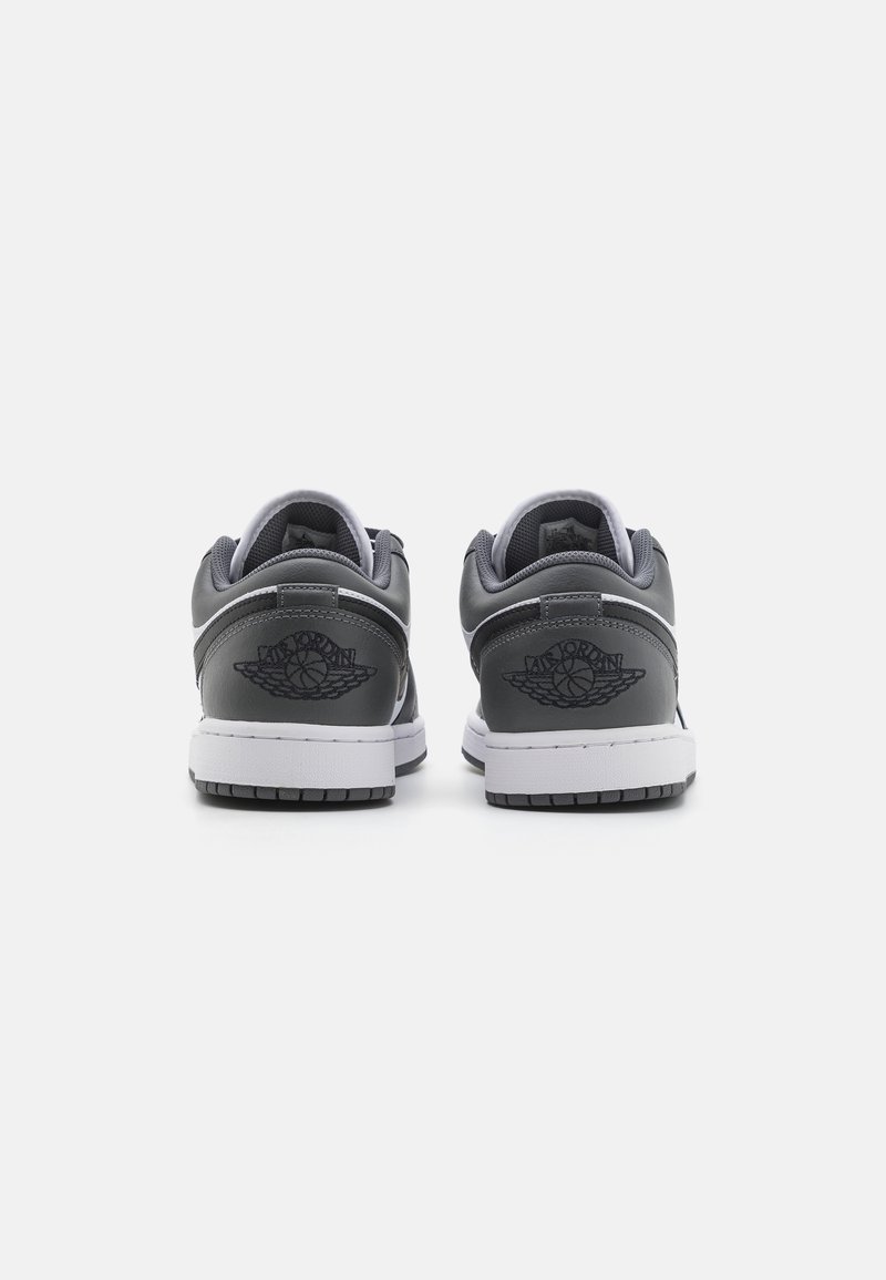 Jordan AIR JORDAN Sneaker low white/black/iron grey/weiß