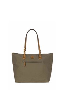 Borsa a tracolla verde oliva realizzata in tessuto resistente, dotata di manici e dettagli in pelle marrone, parte superiore con zip e tasca frontale con zip.