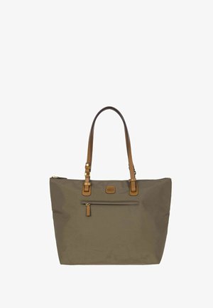 Sac fourre-tout vert olive en tissu résistant, doté de poignées et d'accents en cuir marron, d'un zip sur le dessus et d'une poche avant zippée.