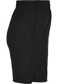 Sorte idrettsshorts med elastisk liv, sidelommer, glatt tekstur og kne-lengde. Enkel, uformell design.