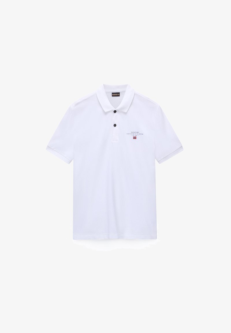 Polo blanc en coton avec un col classique, deux boutons noirs et un petit logo imprimé sur la poitrine gauche. Manches courtes.