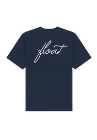 Námořnická modrá bavlněná trička s krátkým rukávem a kulatým výstřihem. Na zadní straně je tištěn nápis "float" v bílém kurzívním písmu.