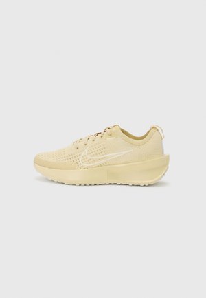 INTERACT RUN - Walking trainers - team gold/coconut milk/team gold-coloured/white