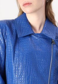 Patrizia Pepe Giacca in similpelle - design blue