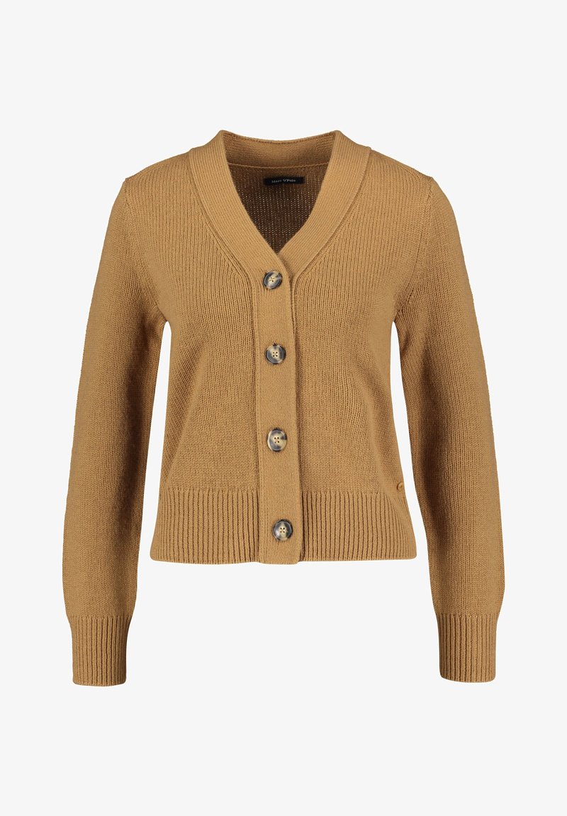 Cardigan tricoté couleur marron camel avec col en V, manches longues, poignets et ourlet côtelés, et quatre grands boutons en écaille de tortue sur le devant.