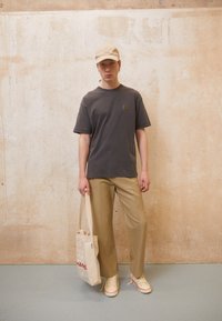 Carhartt WIP NELSON  - Pamata T-krekls - black garment dyed