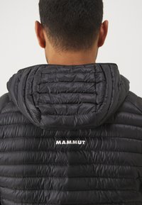 Mammut AENERGY HOODED JACKET MEN - Jakna ispunjena paperjem - black