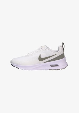 Zapatilla Nike Air Max blanca y gris con diseño de cordones, suela acolchada y unidad de aire visible en el talón, vista desde el lateral.