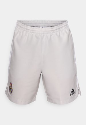 Šviesiai pilki sportiniai šortai, pagaminti iš sintetinio audinio, su elastinga juosmens juosta, šoninėmis juostomis ir siuvinėtu komandų logotipu bei prekės ženklu.