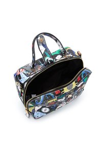 Borsa nera con stampa grafica colorata, dotata di chiusura con zip e doppi manici. L'interno è spazioso e foderato in nero.