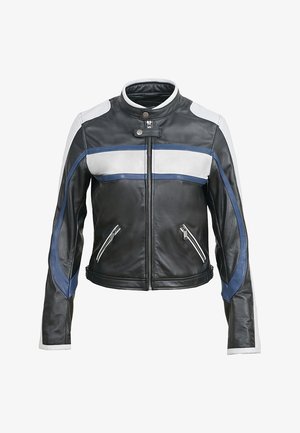 Zwarte leren motorjack met witte en blauwe accenten, heeft een hoge kraag, een ritssluiting aan de voorkant en twee ritszakken.