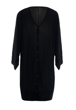 Cardigan noir léger avec un col en V, des manches batwing amples et neuf boutons sur le devant. Texture lisse et coupe décontractée.