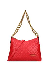 Borsa a tracolla trapuntata rossa con catena e manico dorato, dotata di chiusura a zip e un accento con il marchio. Texture liscia con un design raffinato.