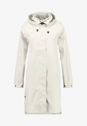 Imperméable léger de couleur crème avec une capuche, une fermeture éclair à l'avant et des boutons-pression. Dispose de poches latérales et d'une texture lisse et imperméable.