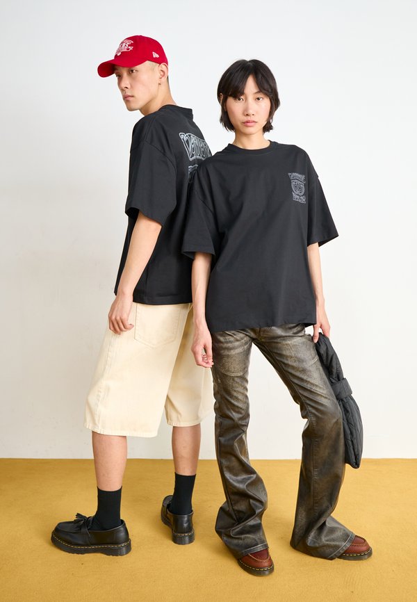 INFINITY UNISEX - Print T-shirt3