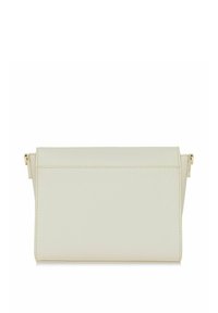 Torebka ze strukturalnej beżowej skóry o prostokątnym kształcie, z klapą i akcentami z pozłacanego metalu.