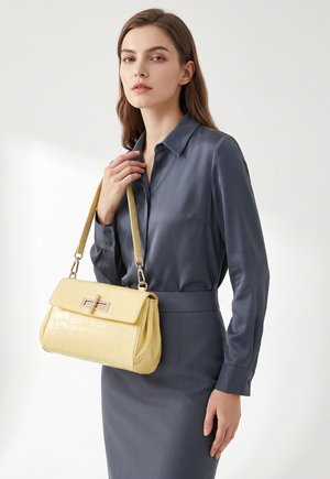 Kassandra, KASSANDRA SHOULDER BAG - Borsa a tracolla - yellow