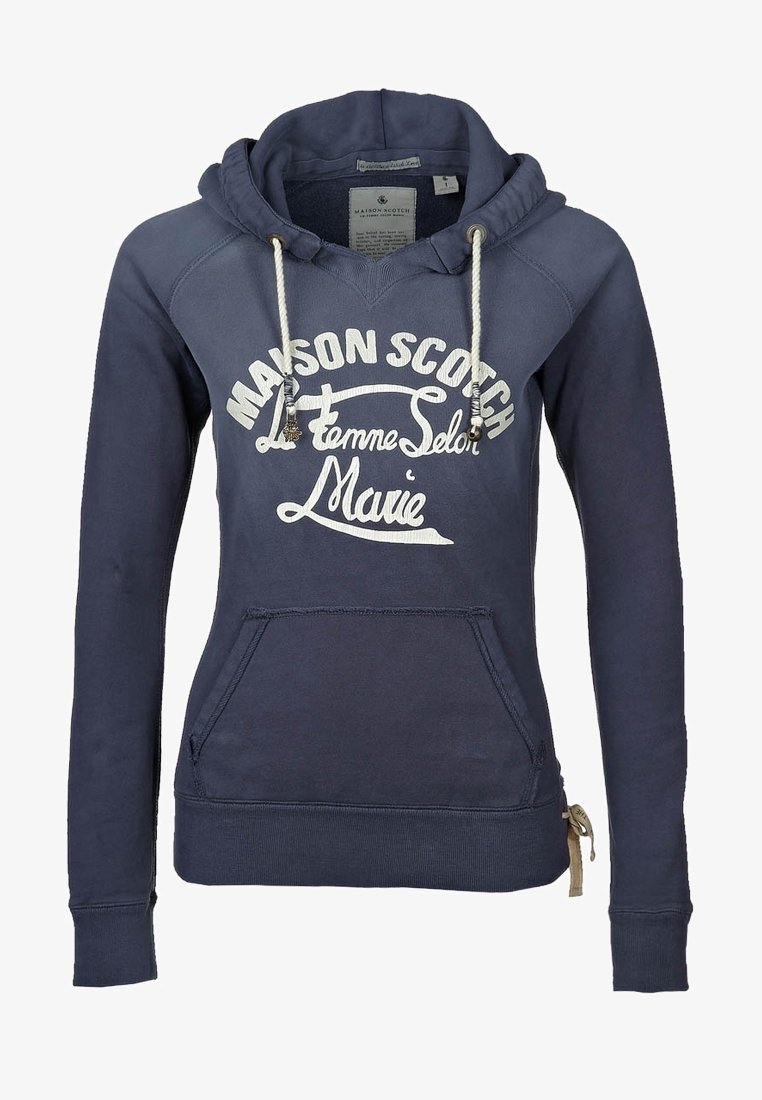 Sudadera azul marino de mezcla de algodón suave con texto blanco y cordones, que cuenta con un bolsillo tipo canguro y detalle de cremallera lateral.