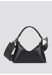 Zwarte leren handtas met een kenmerkende driehoekige vorm, twee handgrepen en een afneembare schouderband. Gladde textuur met gouden hardware accenten.