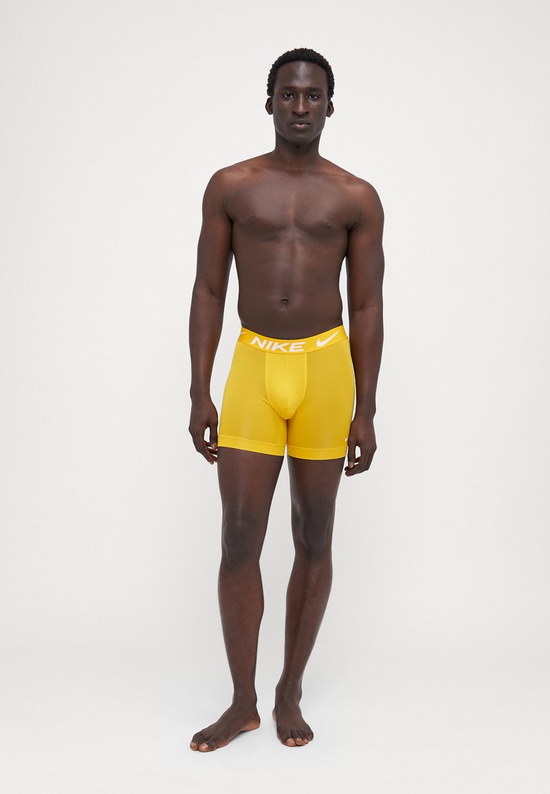 Nike Underwear ESSENTIAL 3 PACK - Boxer briefs - uni gold/picante red/black
