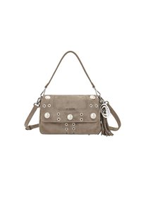 Borsa marrone in camoscio con chiusura a patta, caratterizzata da borchie metalliche, occhielli e un nappa decorativa. Include una tracolla rimovibile.