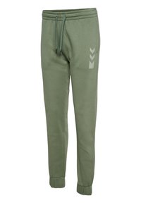 Grüne Jogginghosen aus weichem Stoff, mit einem Kordelzug bund, Bündchen an den Knöcheln und einem hellgrauen Logo mit Chevron-Details.
