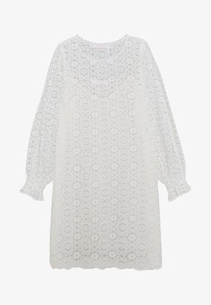 Vestido blanco de encaje con mangas largas abullonadas, patrón floral, dobladillo con bordes festoneados y tejido texturizado. Diseño informal y holgado.