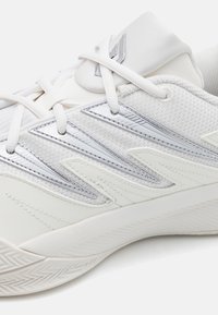 adidas Performance DAME CERTIFIED 3 - Košarkarski copati - core white/core black/silver metallic