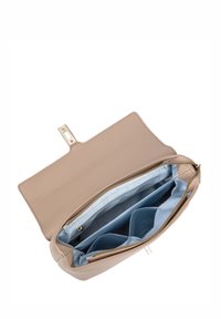 Borsa a mano in pelle beige con chiusura a zip, dotata di un interno azzurro chiaro e numerosi scomparti per l'organizzazione.