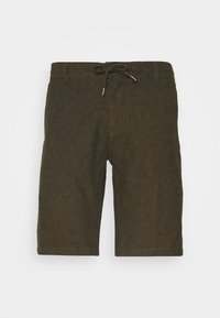 Pantaloni corti in lino verde scuro con vita con cordino, tasche laterali e vestibilità rilassata, caratterizzati da una texture sottile e orlo pulito.