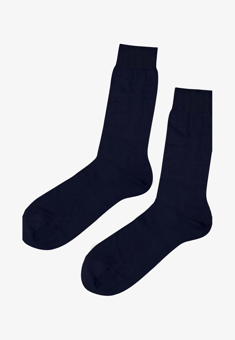 Granatowe skarpetki bawełniane o gładkiej strukturze, z ribbłowanymi mankietami i klasyczną długością do kostki. Prosty design bez wzorów czy akcentów.