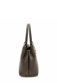 Borsa a mano in pelle marrone con superficie testurizzata, due manici e chiusura con cerniera. Presenta una forma simmetrica e un fondo piatto.