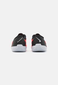 Nike Performance Halowe buty piłkarskie