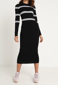 Envii Stickad klänning - black