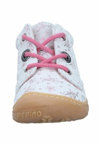 White fabric shoe with pink laces, featuring a floral pattern and brown rubber sole. Includes metal eyelets and "PEPINO" branding on the heel.