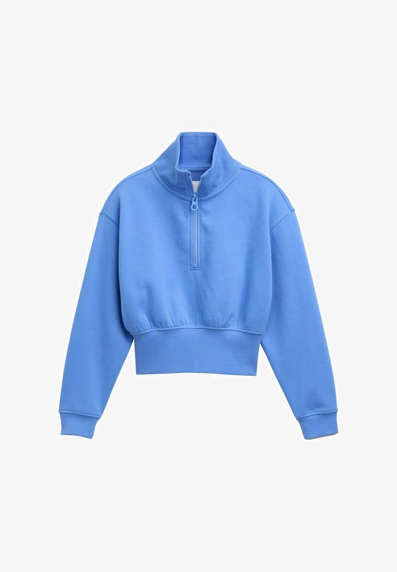Niebieski krótki sweatshirt z długimi rękawami, wysokim kołnierzem i półzamkiem z przodu, wykonany z miękkiego materiału.
