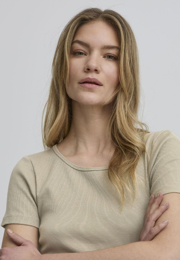 BAALTOBELLI - Basic T-shirt - silver sage3