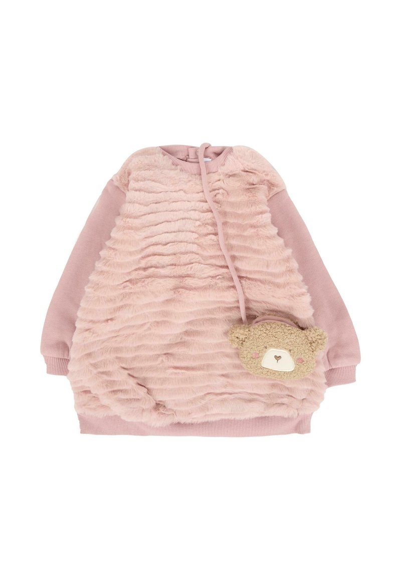 Robe en peluche rose avec une texture froncée, des manches longues et une poche en forme d'ours. Tissu doux, forme arrondie et couleur de manches contrastante.