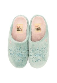 Zapatillas esponjosas de color verde claro con forro rosa, que presentan un diseño de caracol de dibujos animados y el texto "mi rutina de MAÑANA". Destacan por su textura suave.