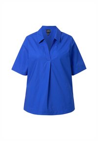 Blusa blu a maniche corte con colletto a punta e scollatura a V, caratterizzata da una piega frontale e un tessuto morbido e leggero.
