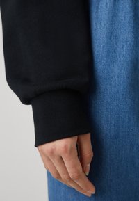 Thumbnail Image 6