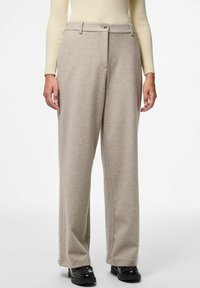 Lichtbeige wijde broek met een textuurstof, voorzien van een knoopsluiting aan de voorkant en twee zijzakken, met een getailleerde pasvorm en een rechte snit.