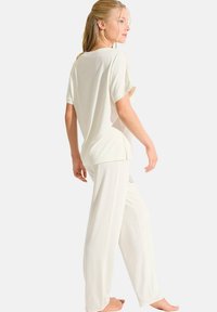 Lisca SET - Pyjama - ivoire