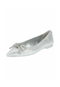 Ballerines argentées en matériau texturé avec un bout pointu, ornées d'un nœud décoratif et d'accents en perles. Semelle plate.