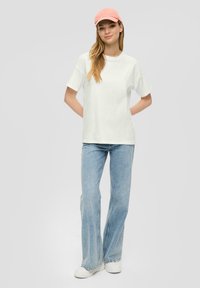 QS - T-shirt z nadrukiem