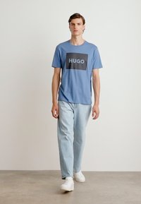 HUGO DULIVE - Potiskana majica - medium blue