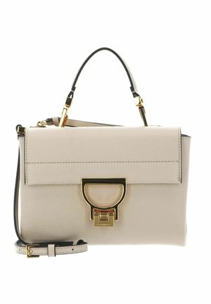 Sac à main en cuir beige avec poignée supérieure, fermoir doré, bandoulière amovible, forme rectangulaire, finition texturée lisse.