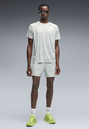 Puma, DEVIATE PURE NITRO - Обувки за бягане по асфалт - sunny lime- black